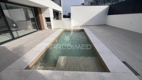 Moradias de luxo t3+1 com piscina- turiz, vila verde (lote-3)