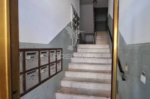 Prédio urbano com 10 habitações na guarda.