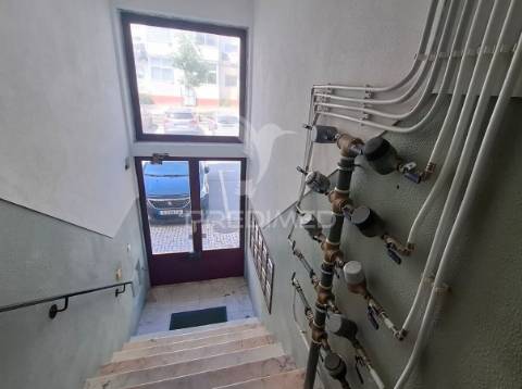 Prédio urbano com 10 habitações na guarda.