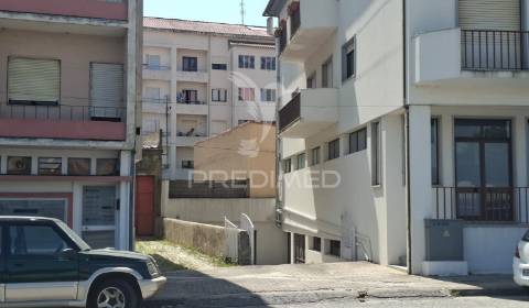 Prédio urbano com 10 habitações na guarda.