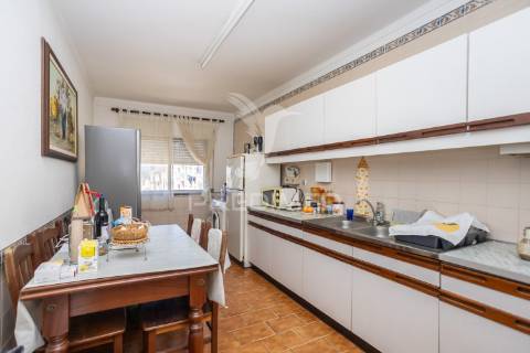 Apartamento t3 em zona central em setúbal
