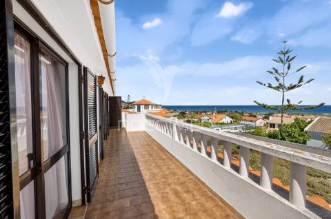 Moradia t4 com vista mar na ilha do porto santo