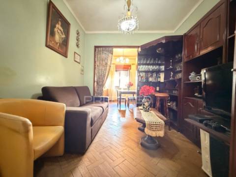 Apartamento t2+1 com terraço no centro de palmela