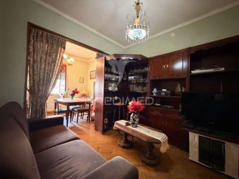 Apartamento t2+1 com terraço no centro de palmela