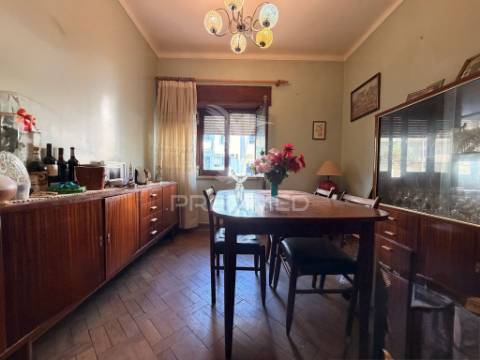 Apartamento t2+1 com terraço no centro de palmela