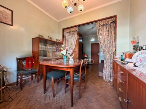Apartamento t2+1 com terraço no centro de palmela