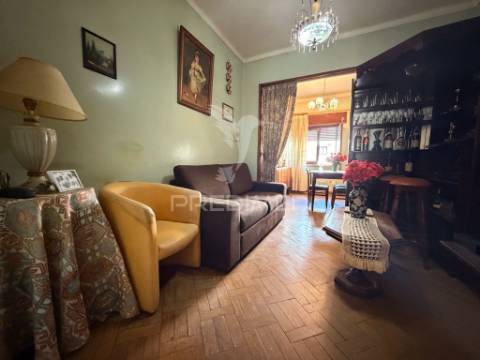 Apartamento t2+1 com terraço no centro de palmela