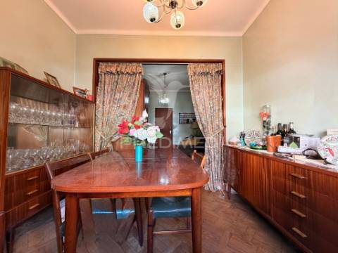 Apartamento t2+1 com terraço no centro de palmela