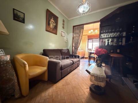 Apartamento t2+1 com terraço no centro de palmela