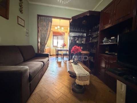 Apartamento t2+1 com terraço no centro de palmela