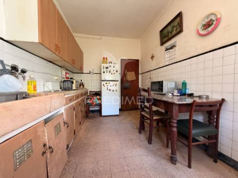 Apartamento t2+1 com terraço no centro de palmela