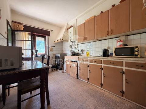 Apartamento t2+1 com terraço no centro de palmela
