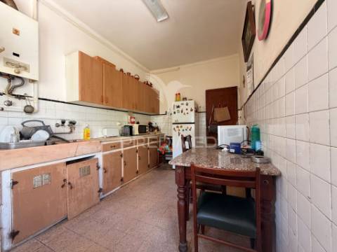Apartamento t2+1 com terraço no centro de palmela