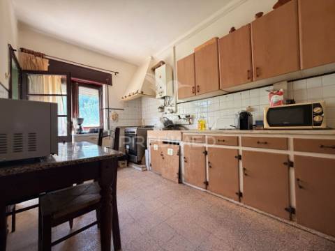Apartamento t2+1 com terraço no centro de palmela