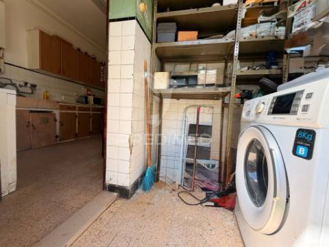 Apartamento t2+1 com terraço no centro de palmela
