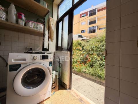 Apartamento t2+1 com terraço no centro de palmela