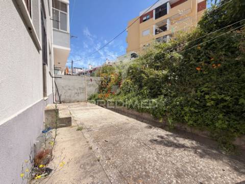 Apartamento t2+1 com terraço no centro de palmela