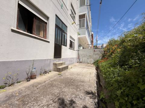Apartamento t2+1 com terraço no centro de palmela
