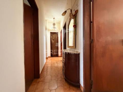 Apartamento t2+1 com terraço no centro de palmela