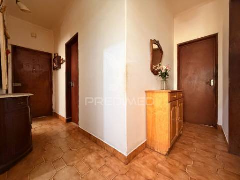 Apartamento t2+1 com terraço no centro de palmela