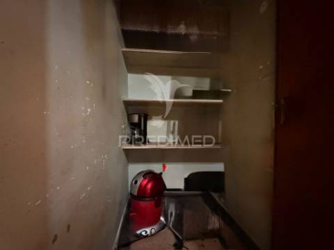 Apartamento t2+1 com terraço no centro de palmela