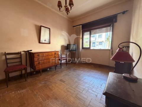 Apartamento t2+1 com terraço no centro de palmela