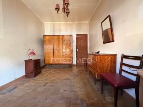 Apartamento t2+1 com terraço no centro de palmela