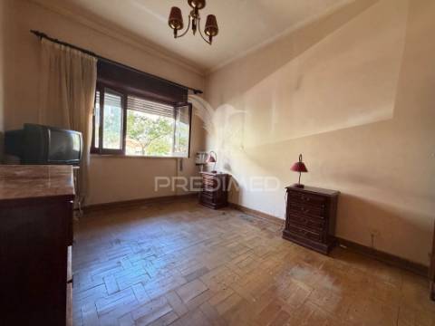 Apartamento t2+1 com terraço no centro de palmela