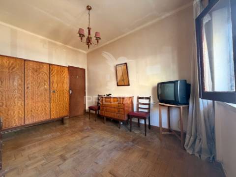 Apartamento t2+1 com terraço no centro de palmela