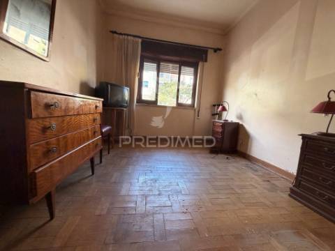 Apartamento t2+1 com terraço no centro de palmela