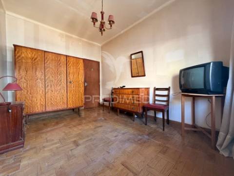 Apartamento t2+1 com terraço no centro de palmela