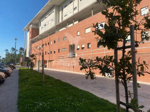 Arrenda-te t2 duplex matosinhos perafita mobilado com garagem