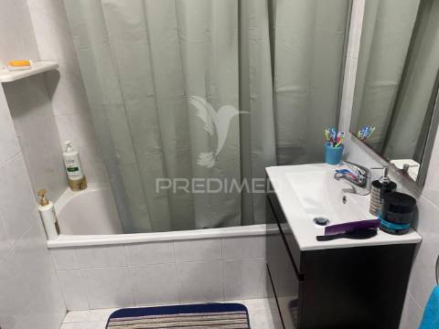 Arrenda-te t2 duplex matosinhos perafita mobilado com garagem