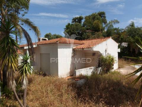 Moradia t2 térrea com piscina em vale navio, albufeira