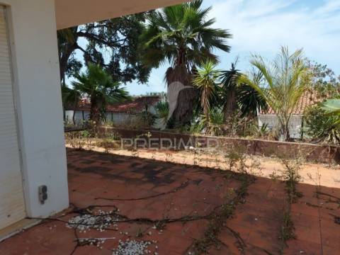 Moradia t2 térrea com piscina em vale navio, albufeira