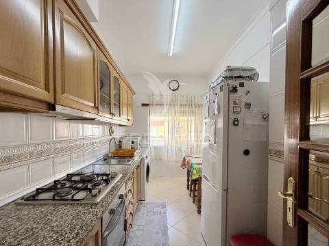 Apartamento t2 em vila nova da caparica