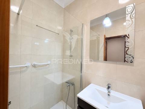 Apartamento t2 em vila nova da caparica