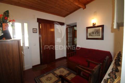 Moradia geminada t3 | centro da vila | pronta a habitar