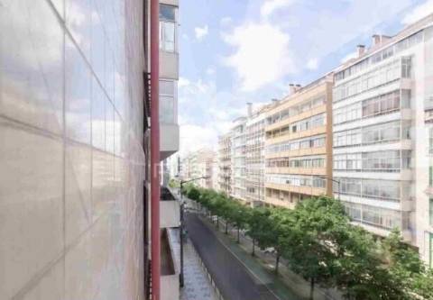 Apartamento t2 com elevador e estacionamento no centro de lisboa | arroios