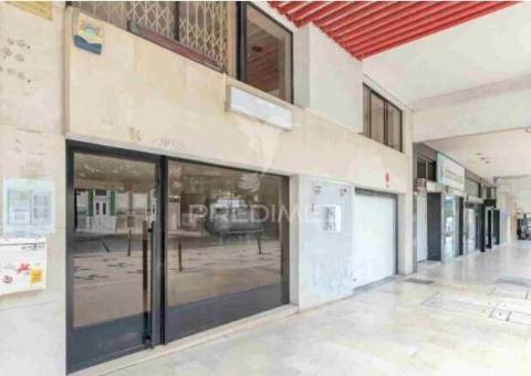 Apartamento t2 com elevador e estacionamento no centro de lisboa | arroios