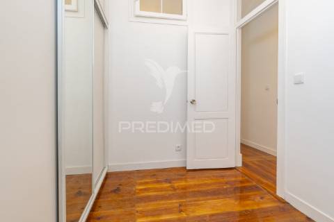 Apartamento t1+1 com vista rio junto museu da arte antiga