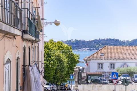 Apartamento t1+1 com vista rio junto museu da arte antiga
