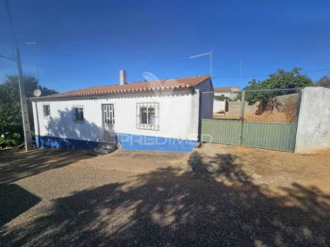 Moradia t3 com terreno urbano de 970 m² em vales mortos – serpa