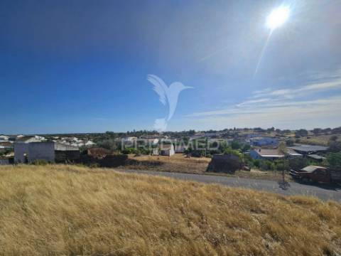 Moradia t3 com terreno urbano de 970 m² em vales mortos – serpa