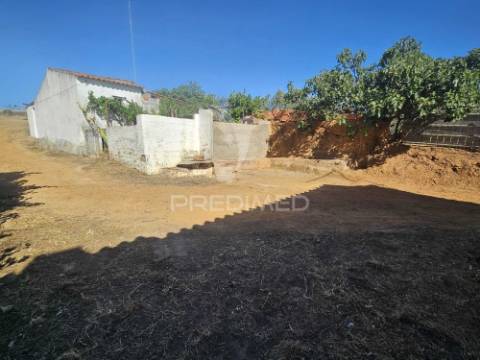 Moradia t3 com terreno urbano de 970 m² em vales mortos – serpa