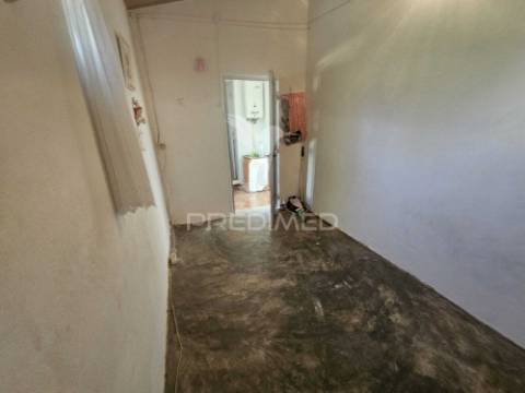 Moradia t3 com terreno urbano de 970 m² em vales mortos – serpa