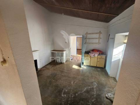 Moradia t3 com terreno urbano de 970 m² em vales mortos – serpa