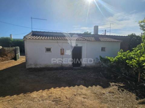 Moradia t3 com terreno urbano de 970 m² em vales mortos – serpa