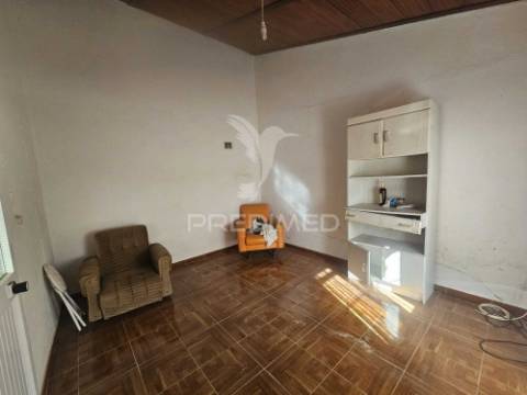 Moradia t3 com terreno urbano de 970 m² em vales mortos – serpa