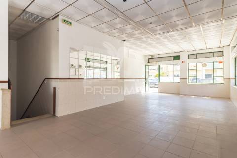 Loja para restauração c/ 114m2 c/ cave - santo andré. barreiro.